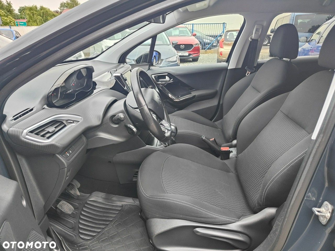 Peugeot 208 - 7