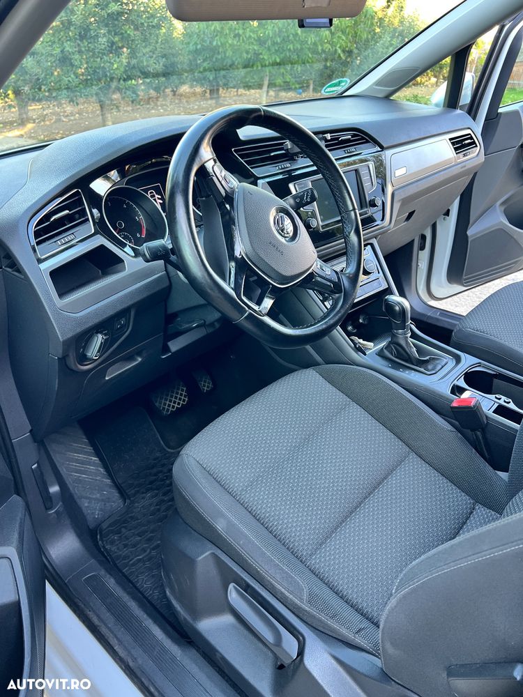 Volkswagen Touran 2.0 TDI DSG Comfortline - 4