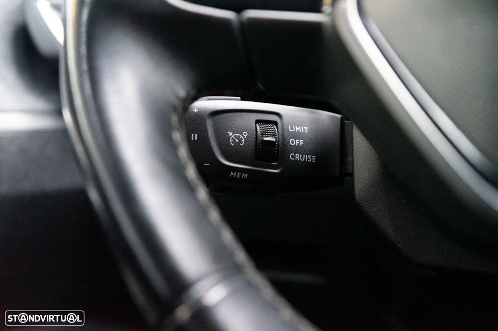 Peugeot 3008 1.6 Hybrid Allure Pack e-EAT8 - 38