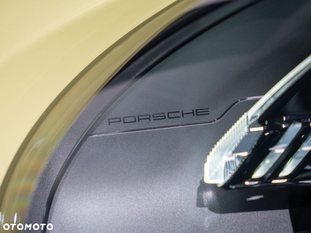 Porsche 911 Carrera - 22