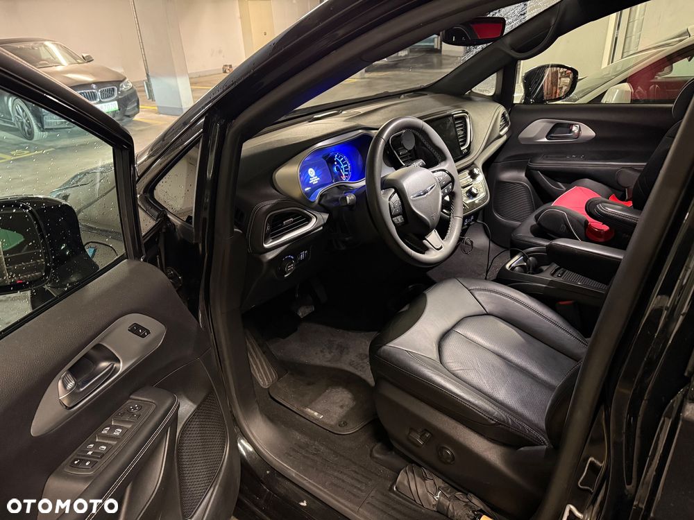 Chrysler Pacifica - 4