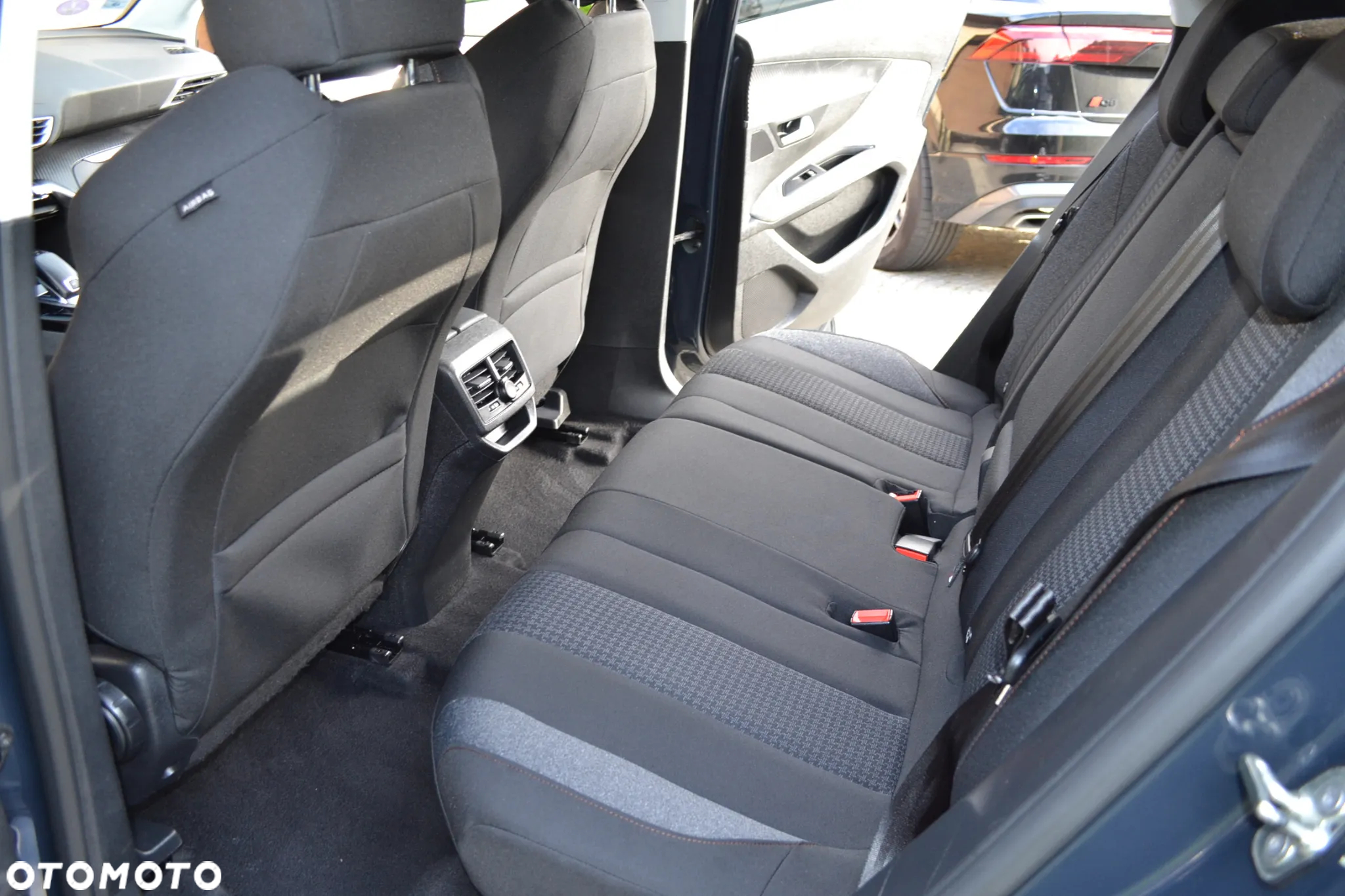 Peugeot 3008 1.2 PureTech GPF Active S&S EAT8 - 10