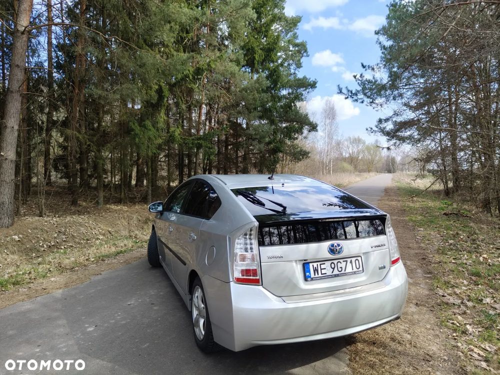 Toyota Prius (Hybrid) - 21