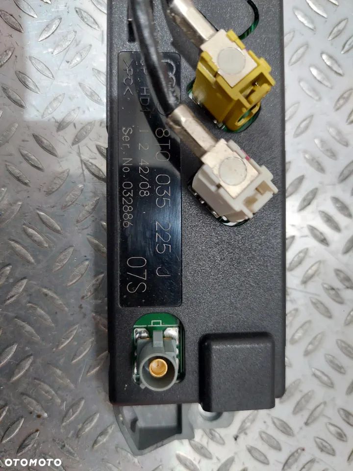 Wzmacniacz anteny AUDI  A5 nr 8T0035225J - 2