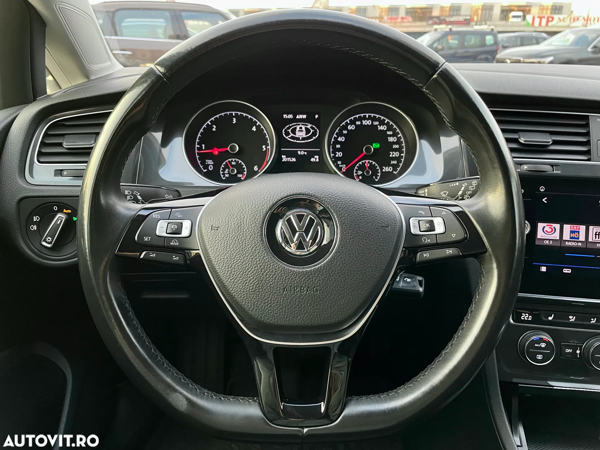Volkswagen Golf 1.6 TDI DSG Highline - 21