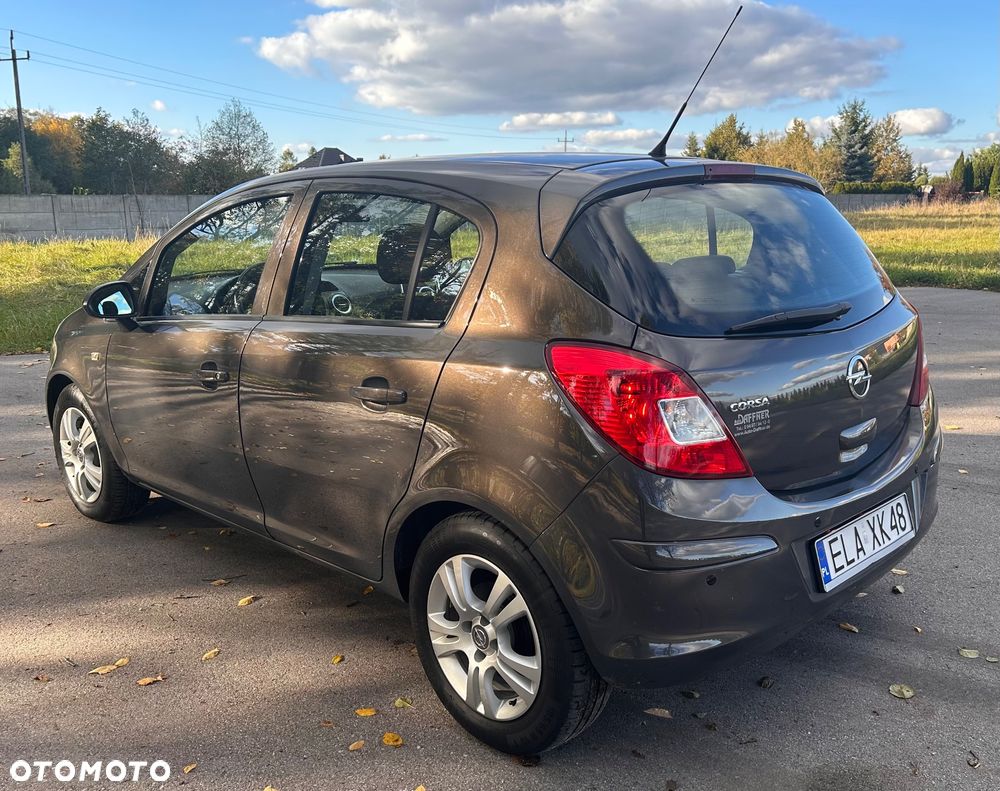 Opel Corsa 1.4 16V Cosmo - 14