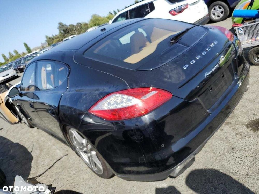 Porsche Panamera Turbo 4.8, z 2012 roku, model USA. - 2
