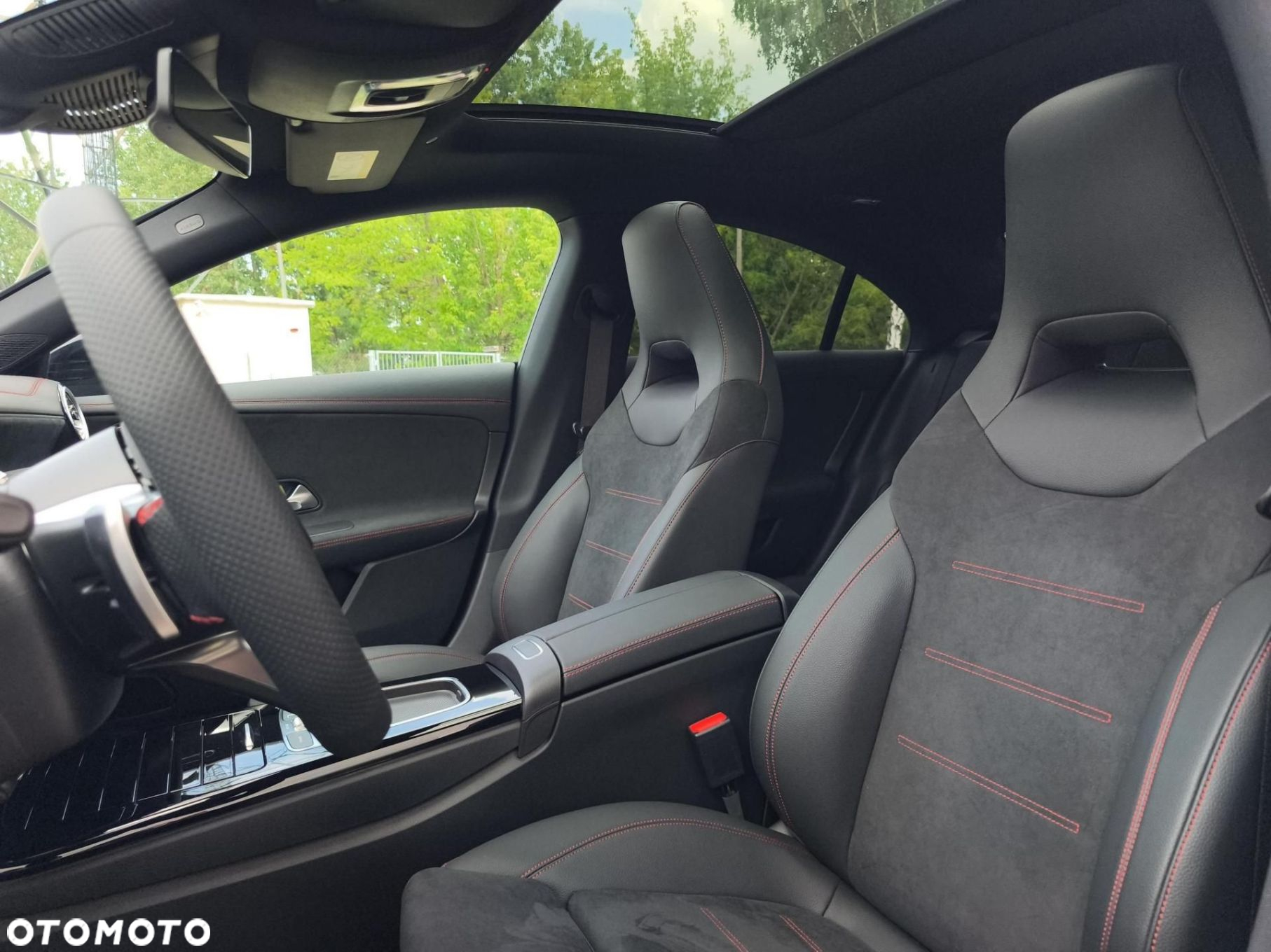 Mercedes-Benz CLA - 12
