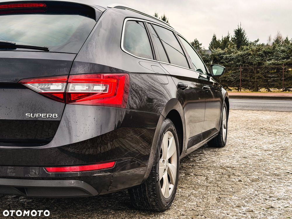 Skoda Superb 2.0 TDI DSG Ambition - 38