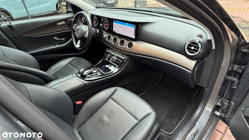 Mercedes-Benz Klasa E 200 CGI BlueEFFICIENCY Automatik Avantgarde - 37