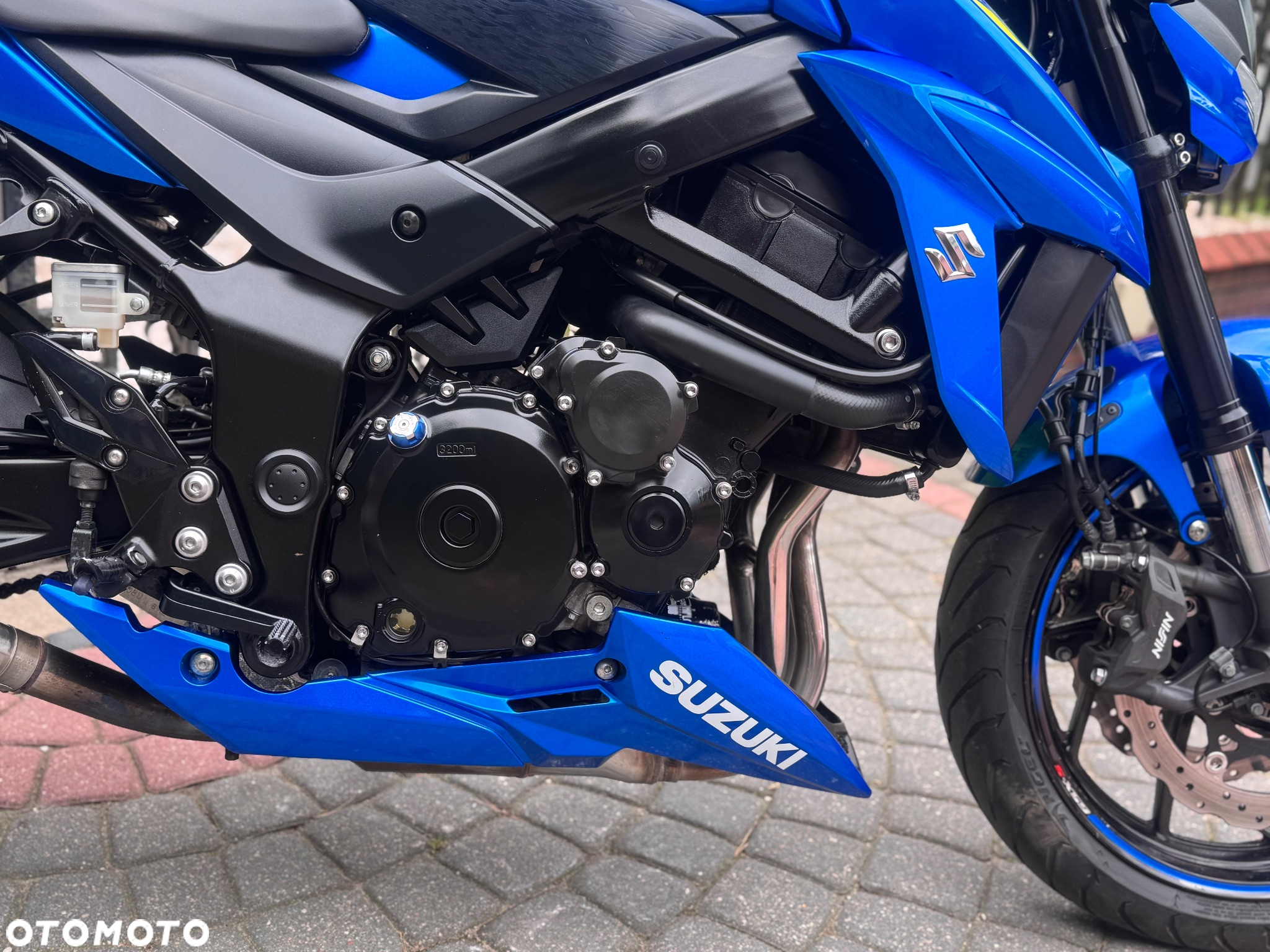 Suzuki GSX - 13