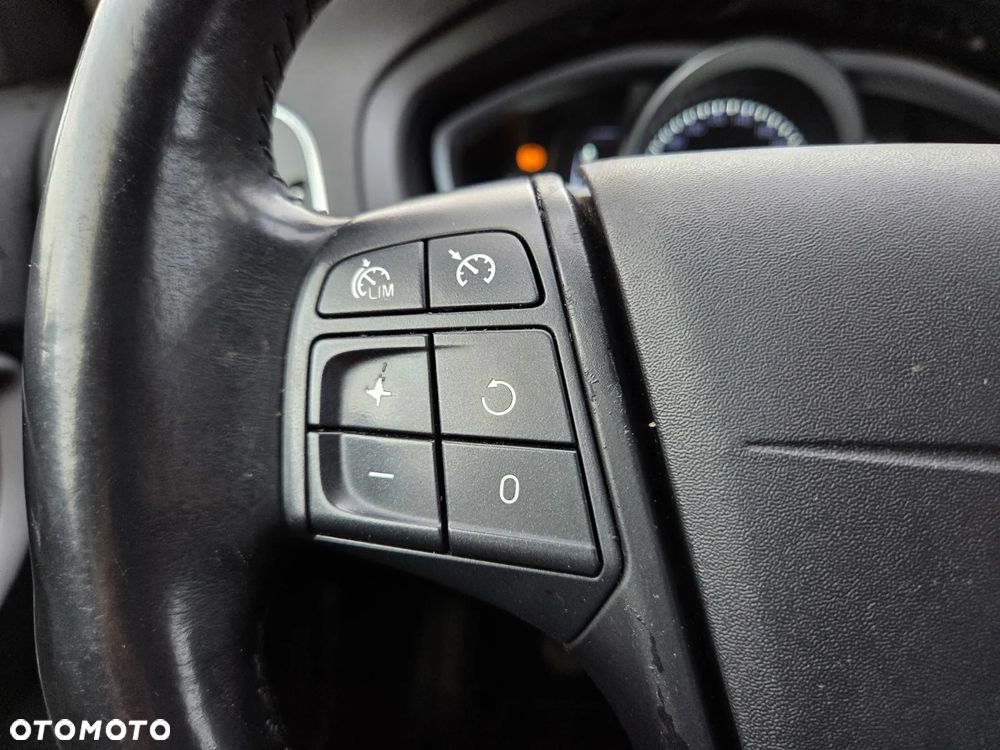 Volvo V40 D2 - 23