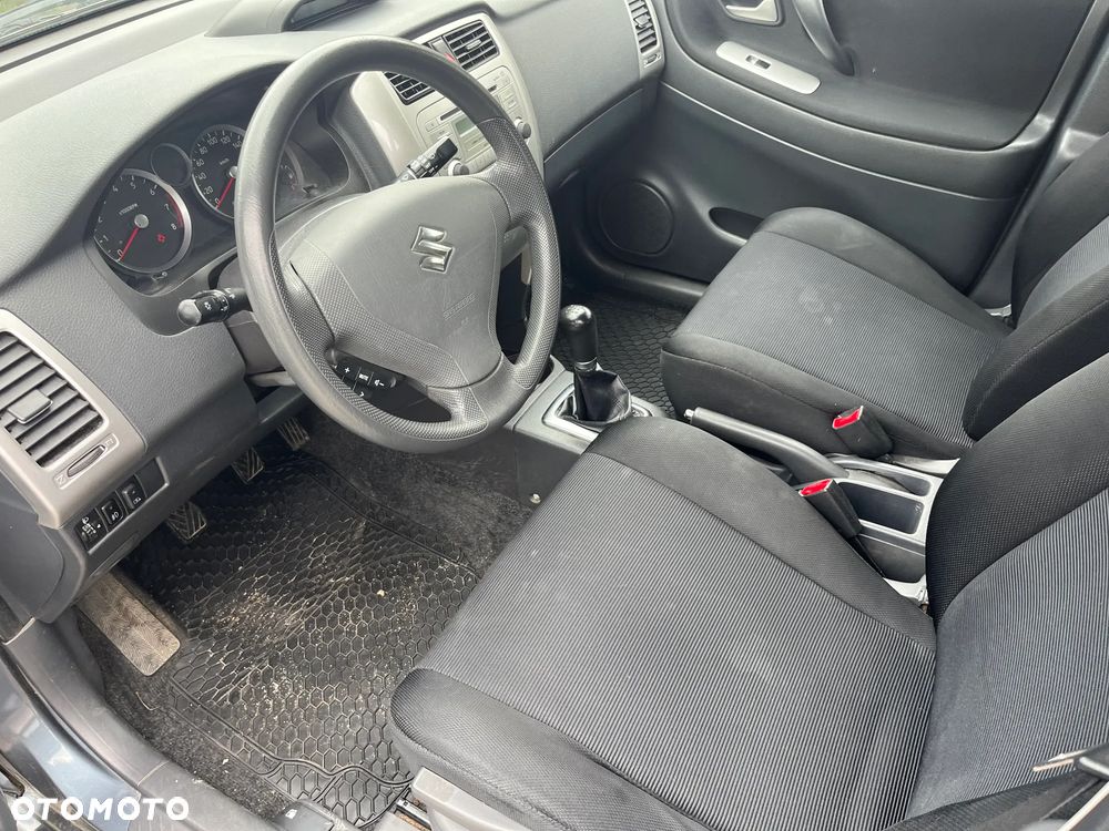 Suzuki Liana - 4
