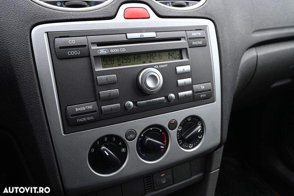 Ford Focus 1.6i 16V Ghia - 16