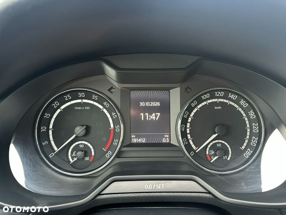 Skoda Octavia 2.0 TDI DSG RS - 19