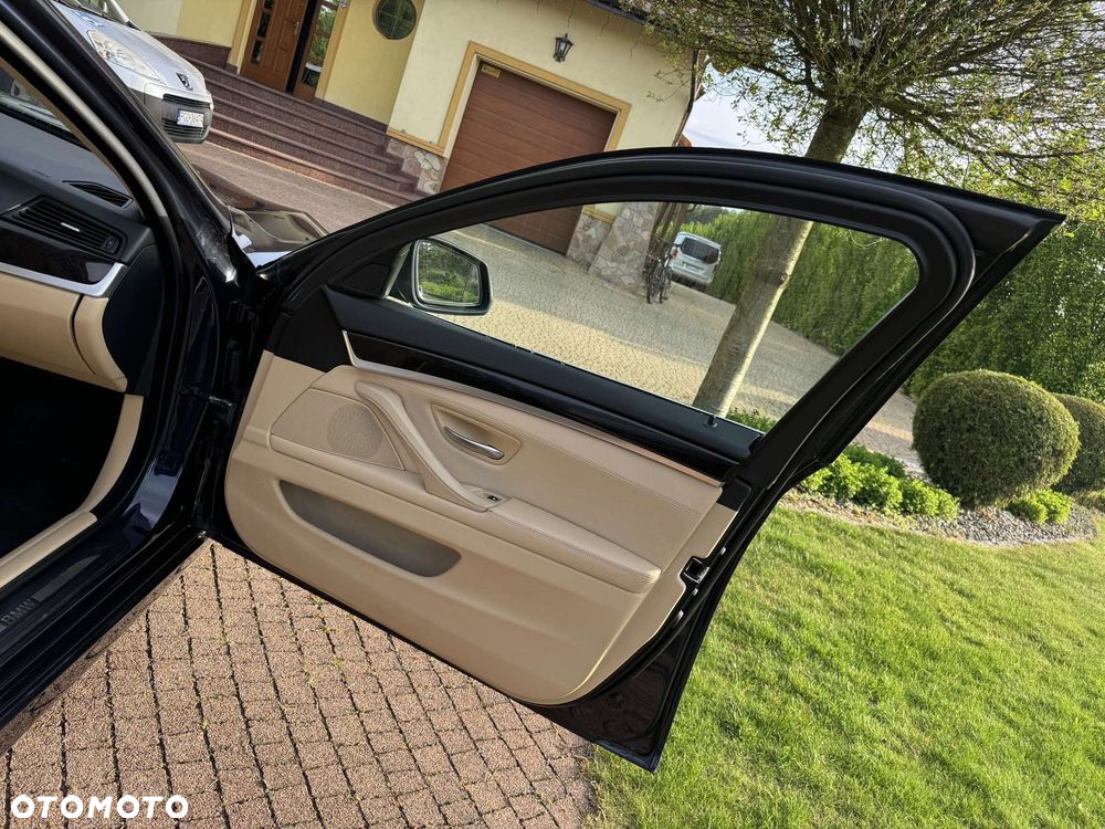 BMW Seria 5 528i xDrive - 8