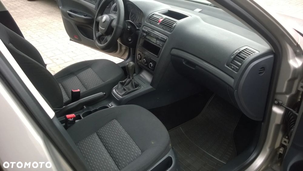 Skoda Octavia 1.6 Elegance - 13