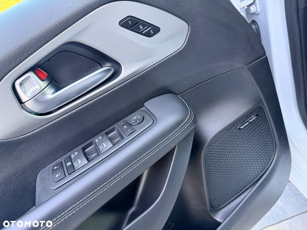 Chrysler Pacifica - 23