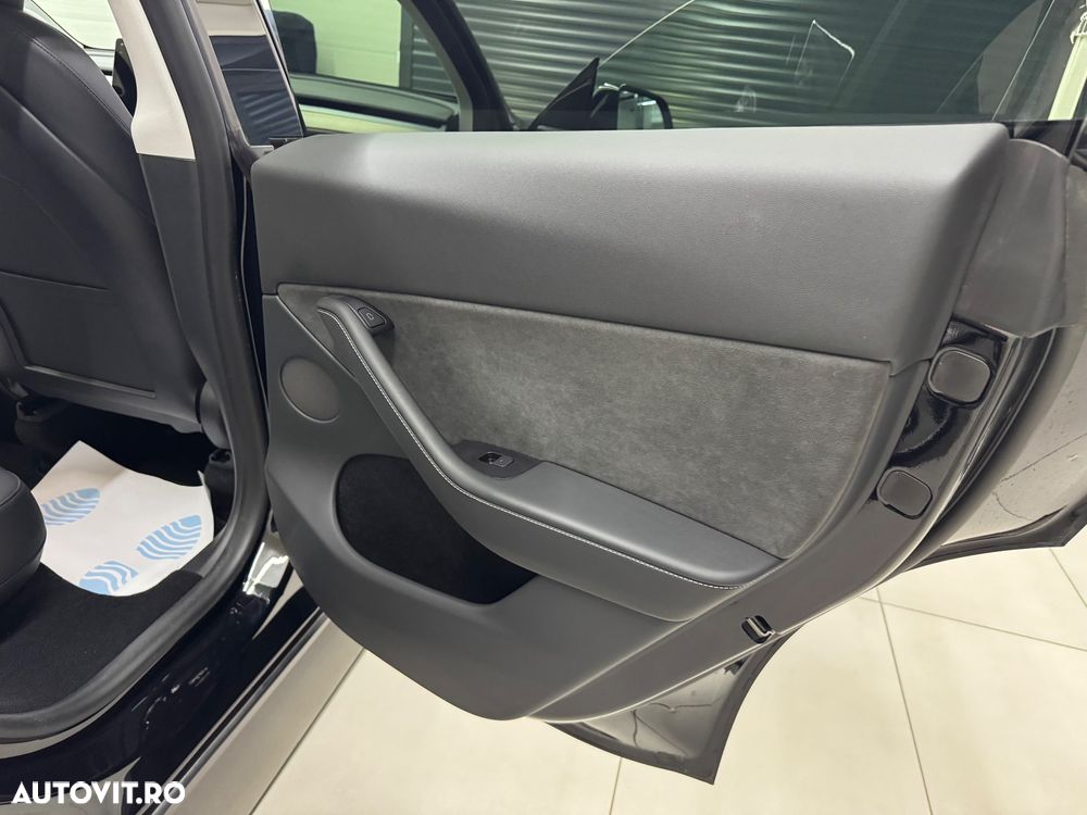 Tesla Model Y Long Range Dual Motor AWD - 22