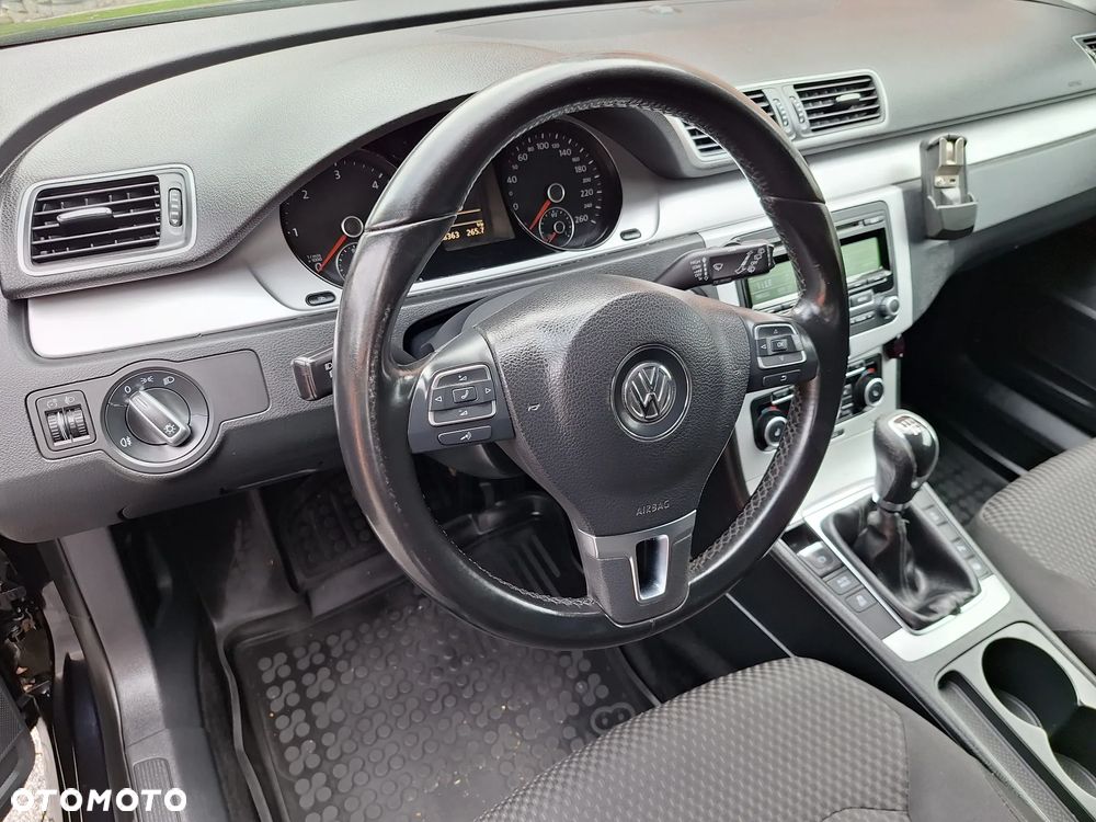 Volkswagen Passat - 10