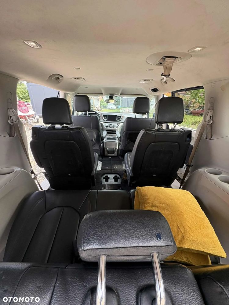 Chrysler Pacifica - 13