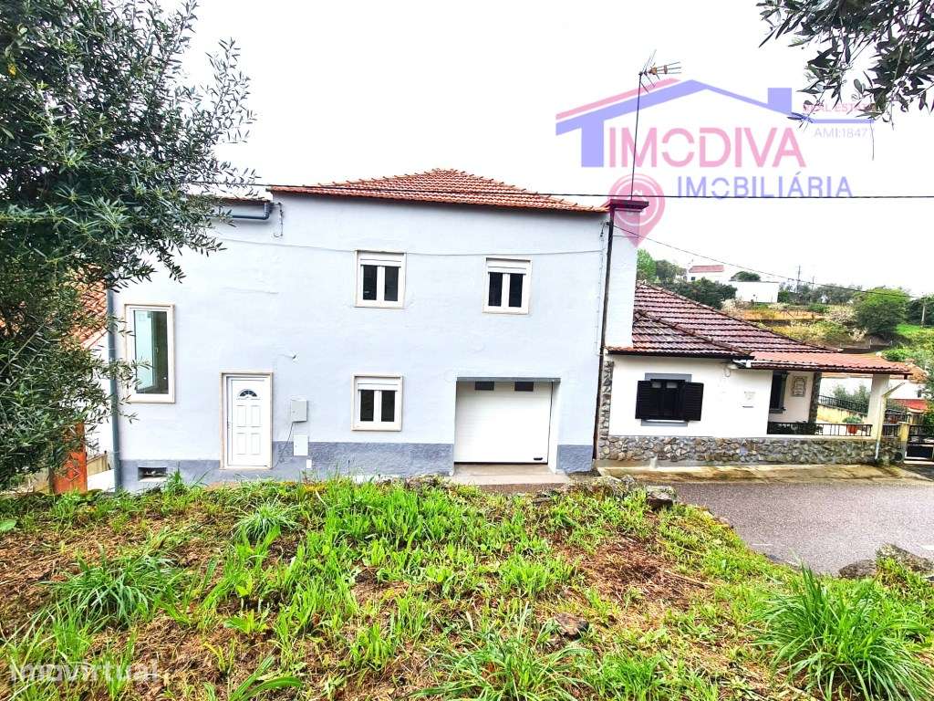 Moradia T3 recentemente renovada, com garagem e terreno em Castanhe... - Grande imagem: 2/60