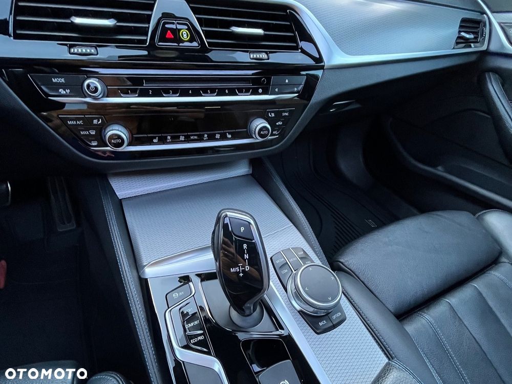 BMW Seria 5 520d M Sport - 23
