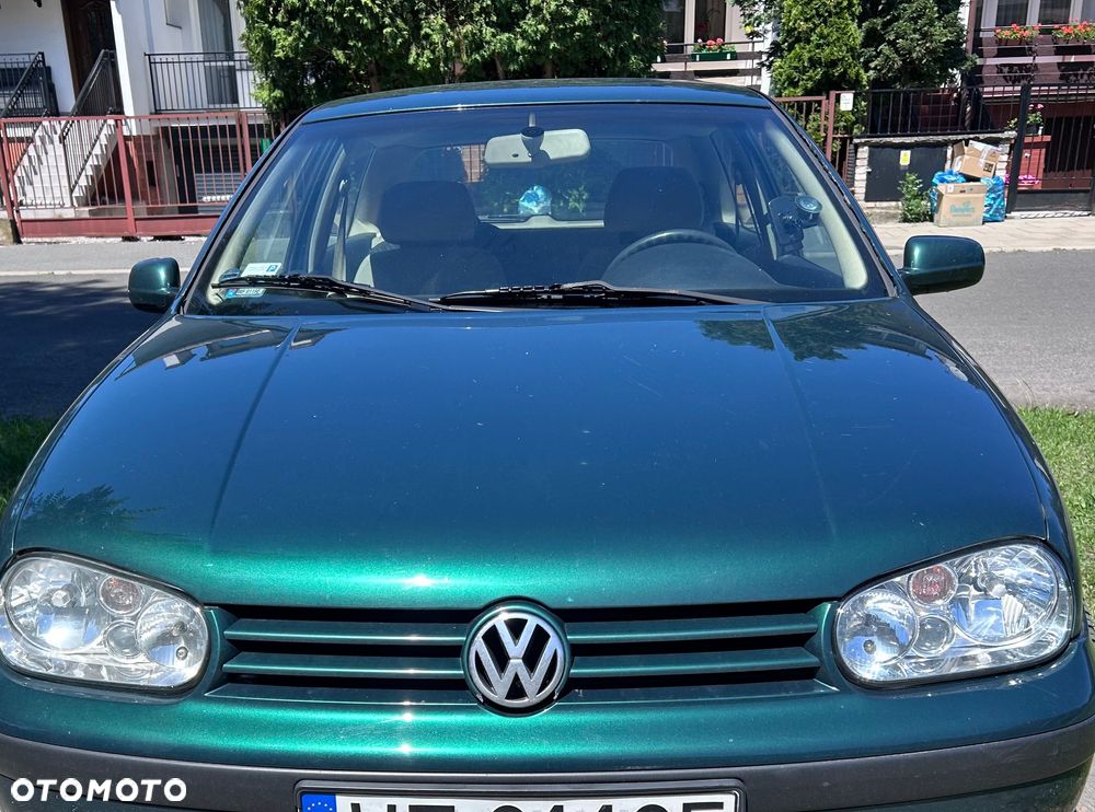Volkswagen Golf - 1