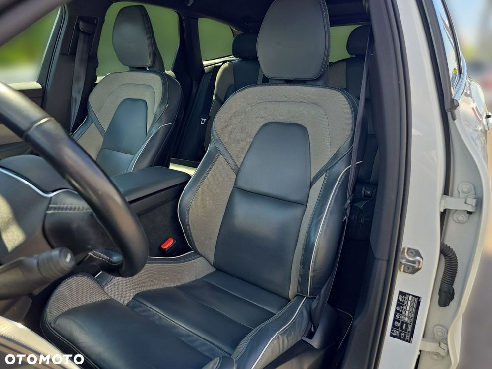 Volvo XC 60 B5 B AWD R-Design - 18