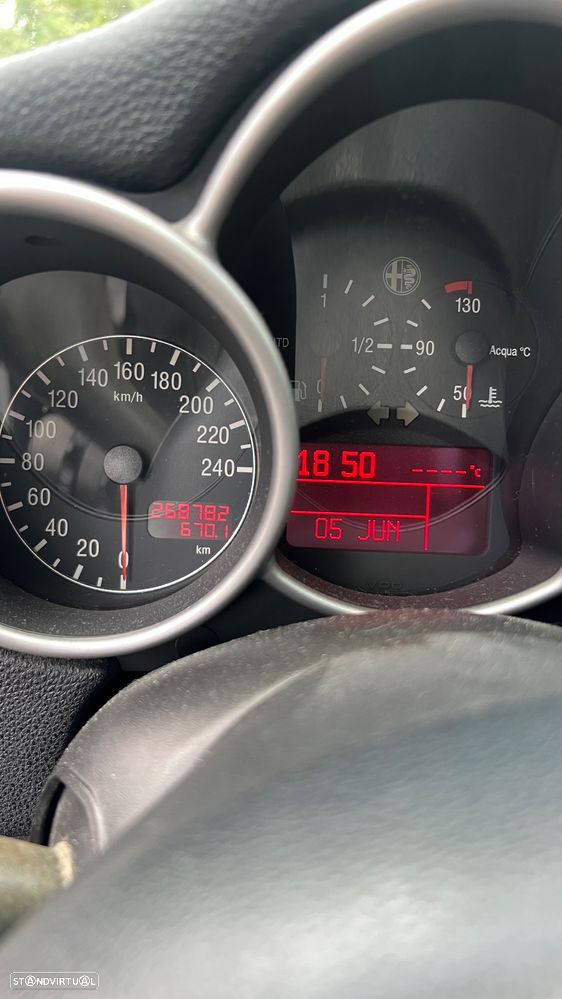 Alfa Romeo 147 1.9 JTD 16V Progression - 10