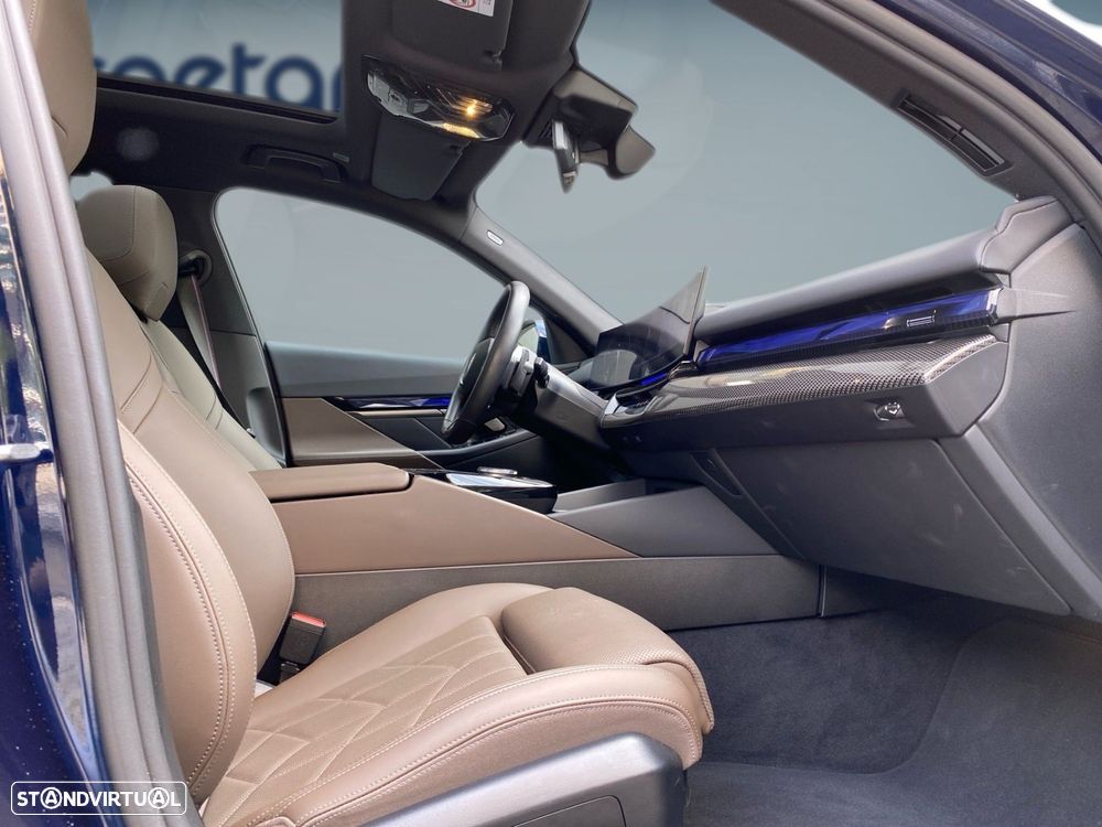 BMW 520 d Pack Desportivo M Pro - 23