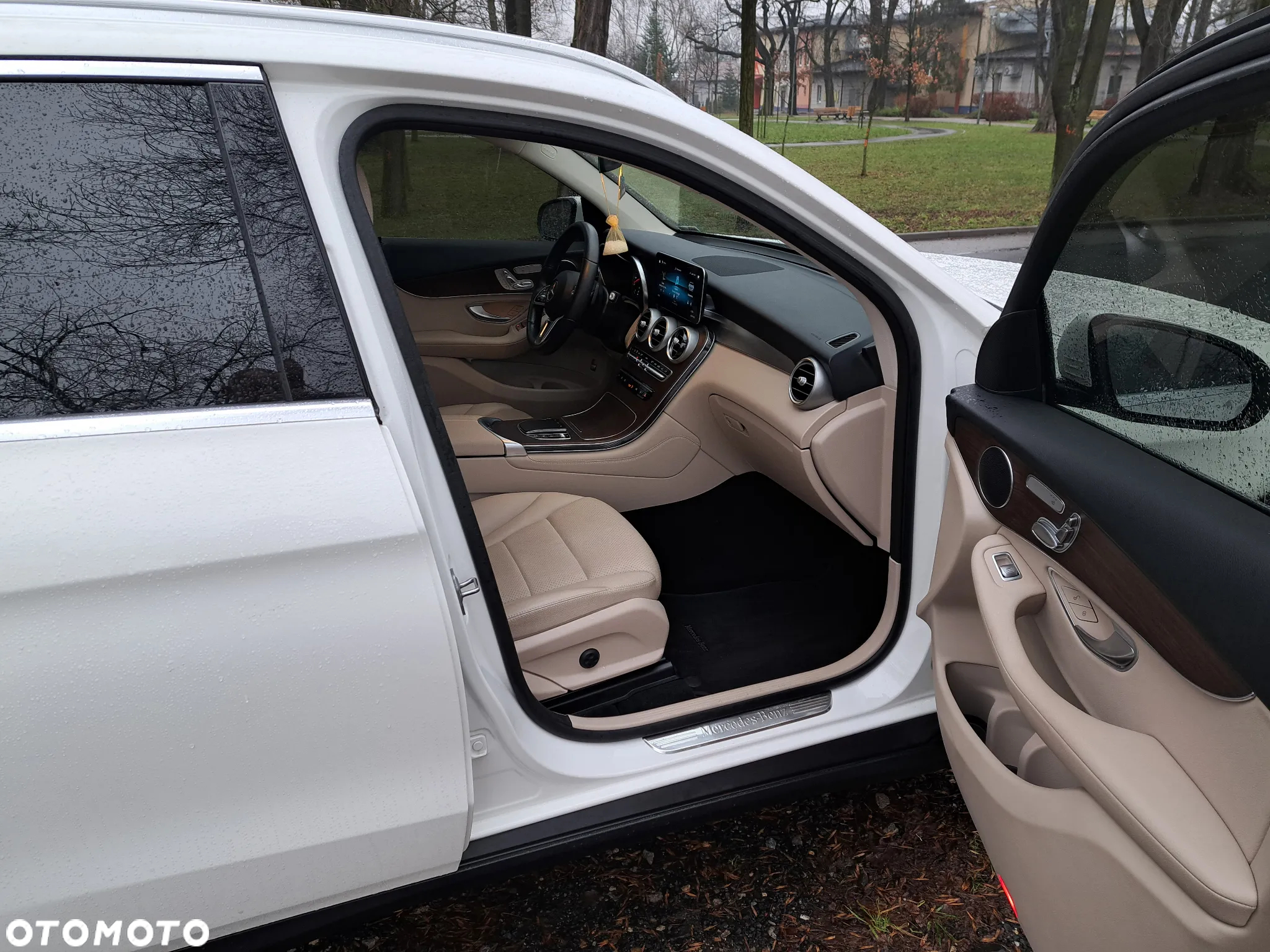 Mercedes-Benz GLC 300 4Matic 9G-TRONIC Exclusive - 29