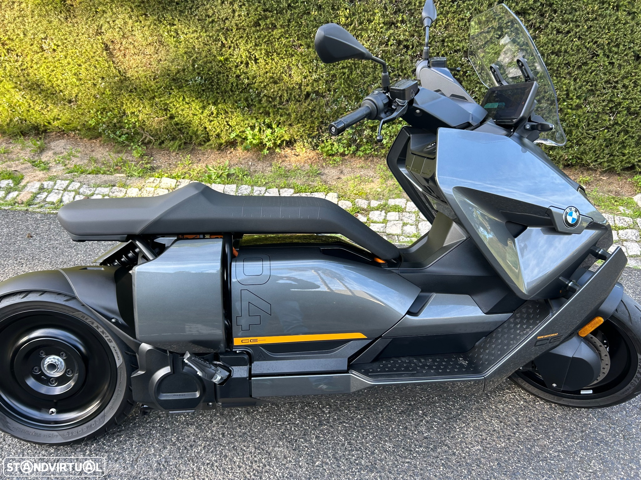 BMW CE 04 - 19
