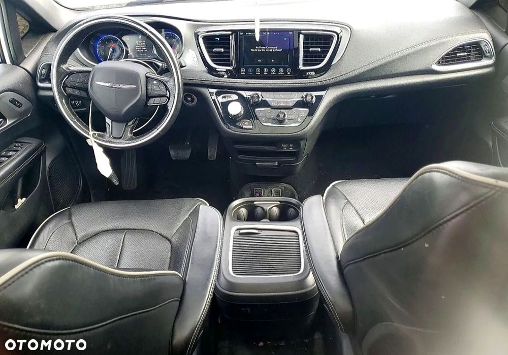 Chrysler Pacifica - 5