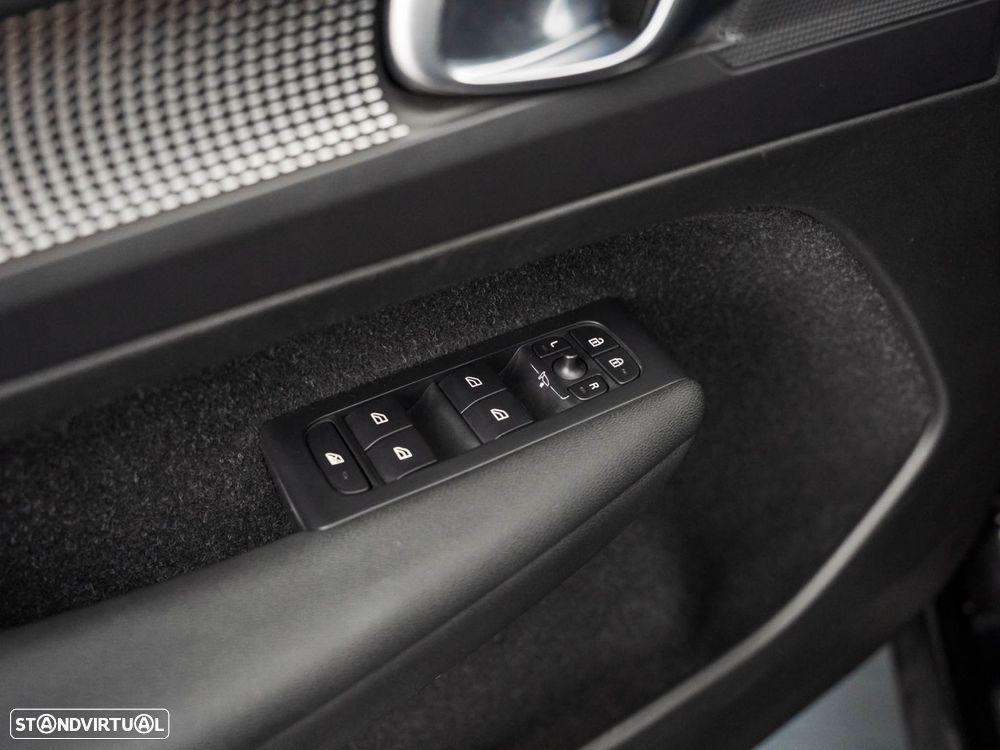 Volvo XC 40 2.0 D3 R-Design - 17