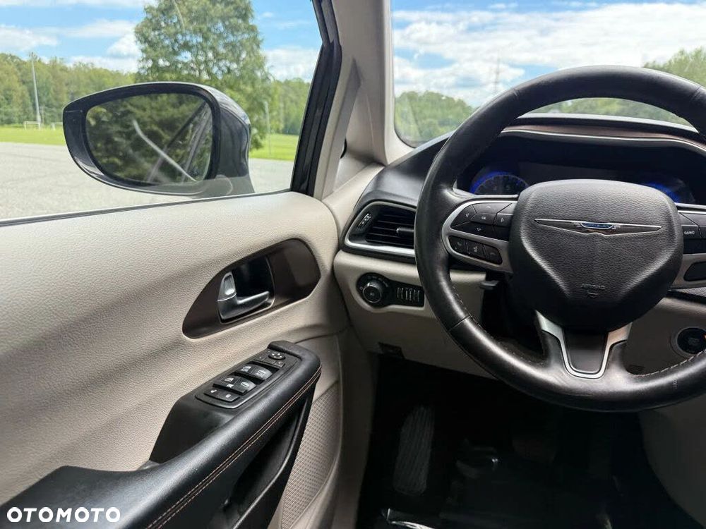 Chrysler Pacifica - 34