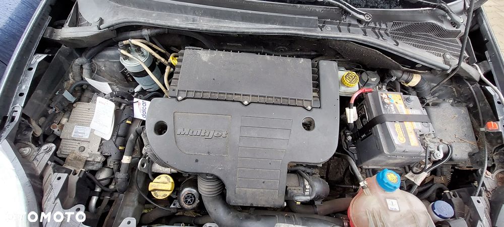 Fiat Grande Punto silnik 1,3 benzyna 2000 r. i 1,3 diesel 2006 na cześci fotel lampa lusterko klapa - 11