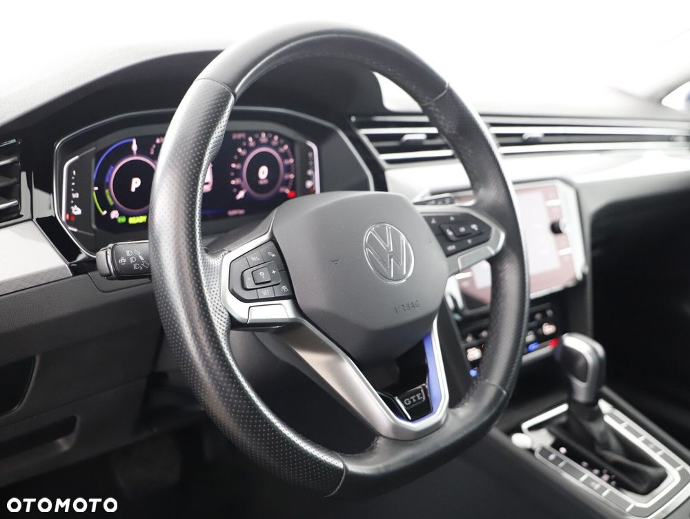 Volkswagen Passat - 13