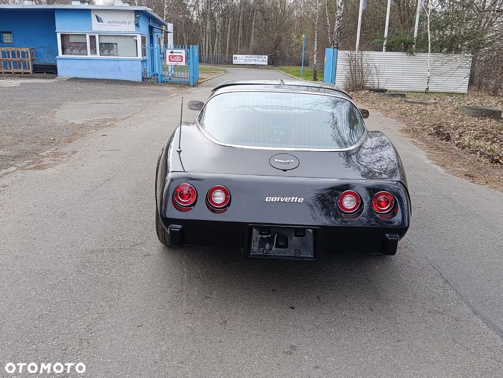 Chevrolet Corvette - 4