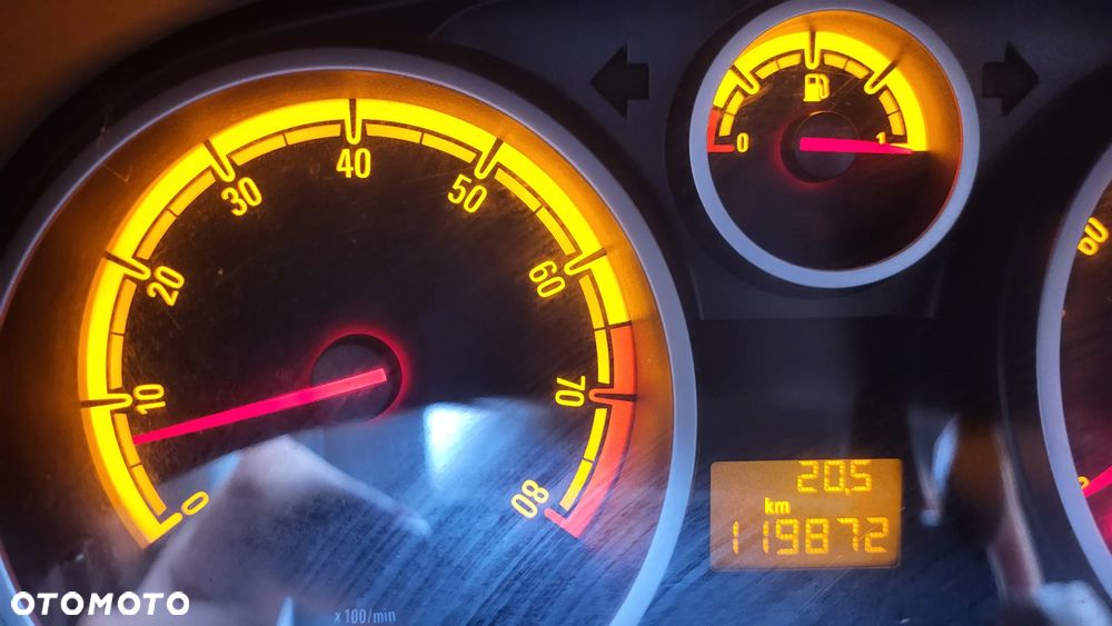 Opel Corsa 1.4 16V Cosmo - 30