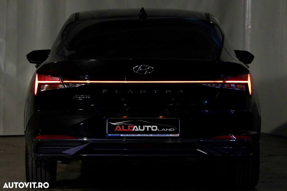 Hyundai Elantra - 36