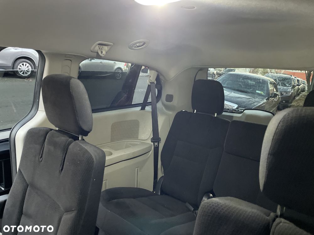 Dodge Grand Caravan - 33