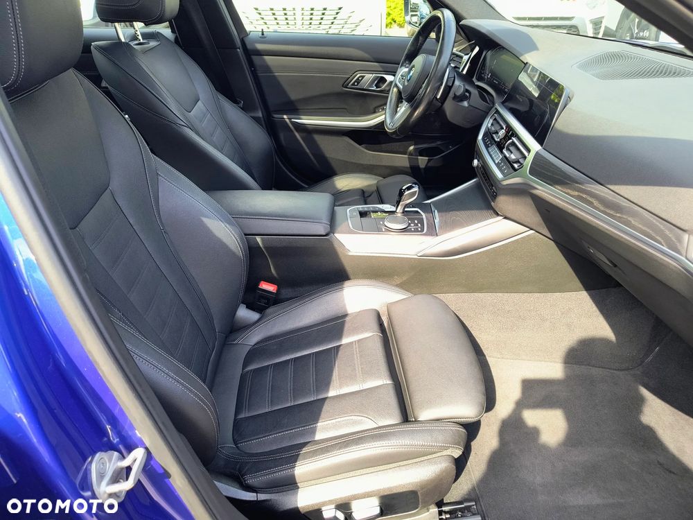 BMW Seria 3 330i xDrive M Sport - 16