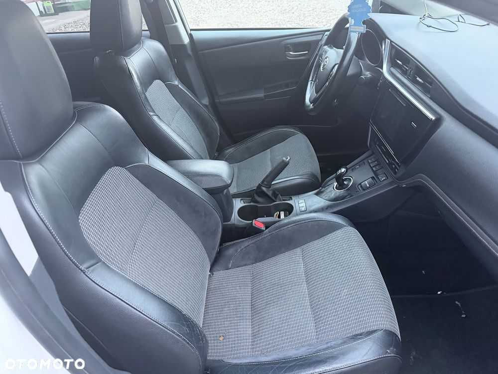 Toyota Auris 1.8 HSD Luna - 10
