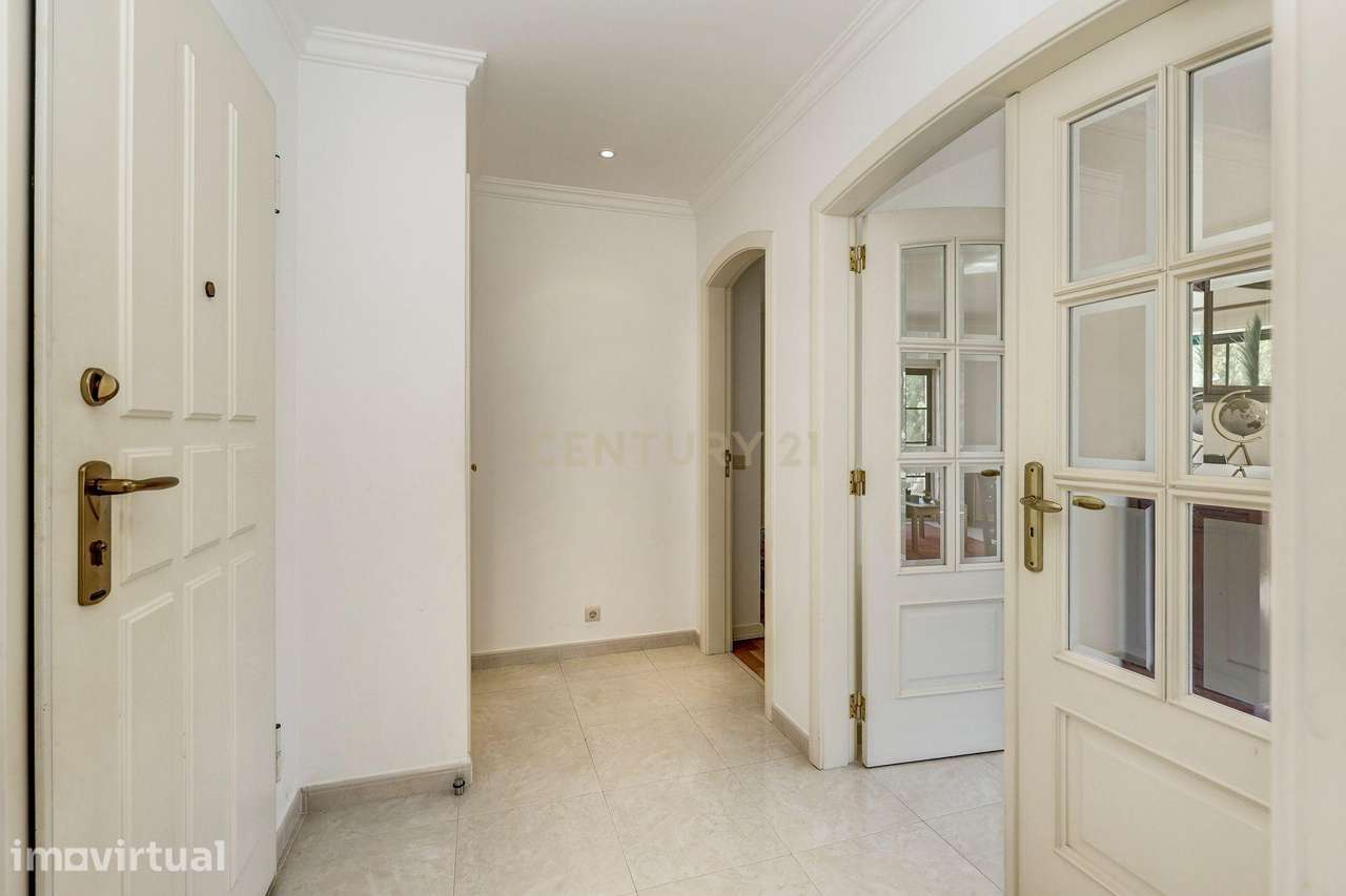 T2 com Suite, 2 Varandas e 2 Lugares de Garagem | Quinta de São Gonçal - Grande imagem: 4/32