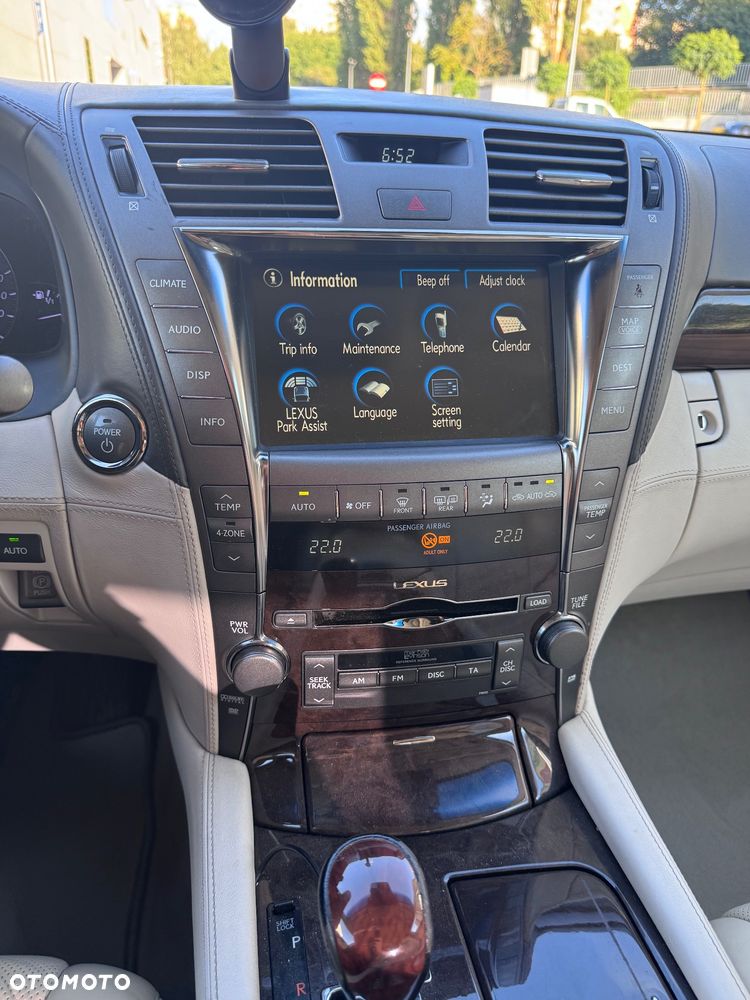 Lexus LS 600h L Superior - 38