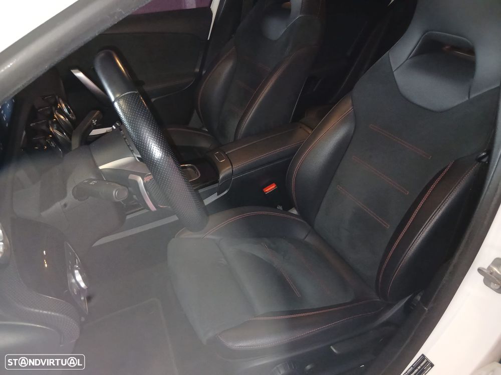 Mercedes-Benz A 250 e AMG Line - 28