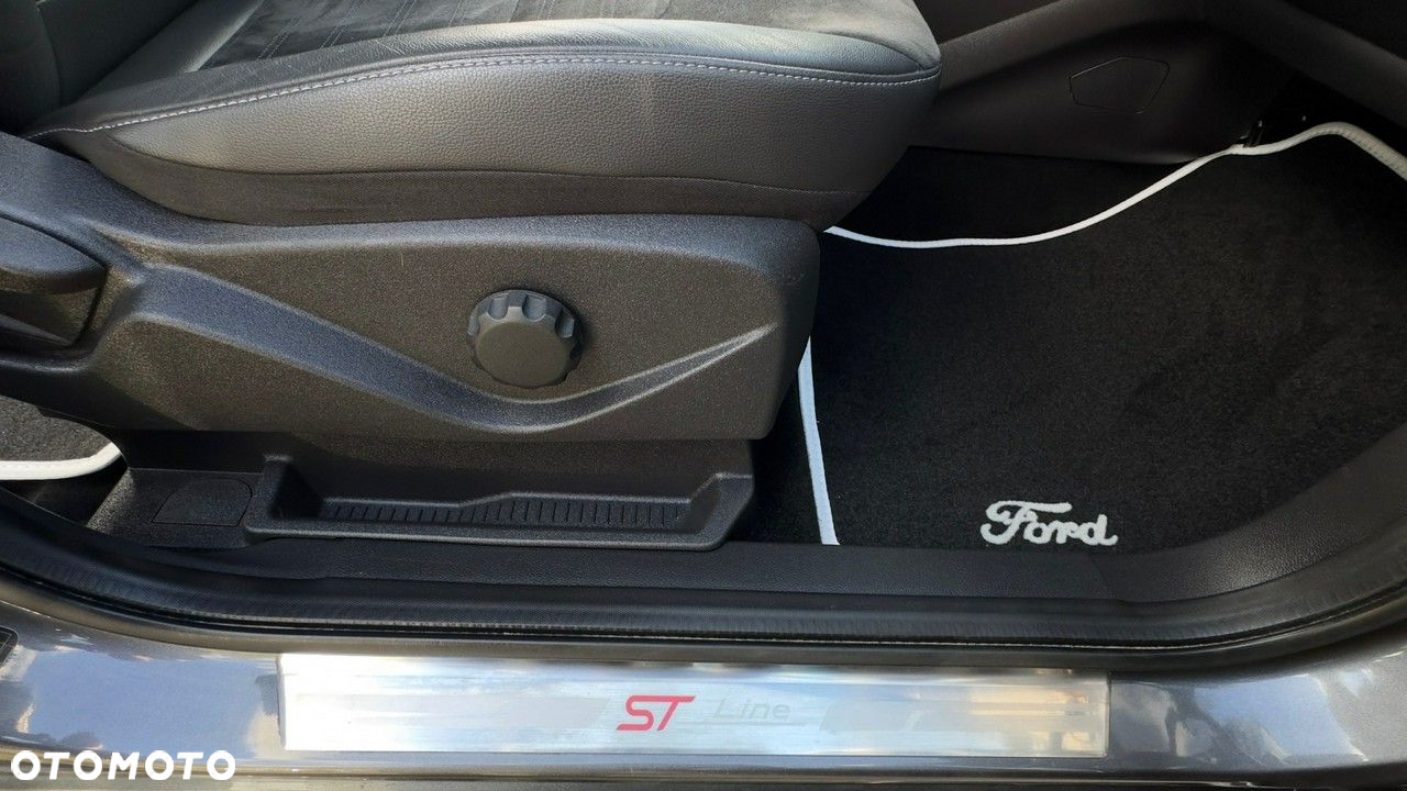 Ford Kuga - 12