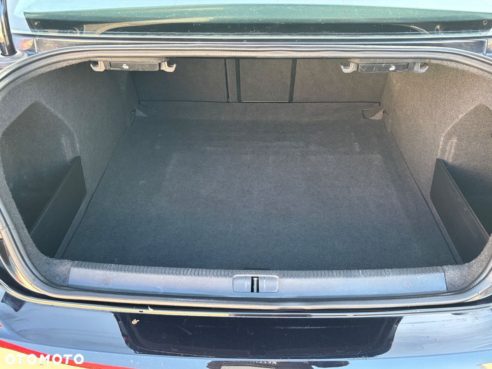 Volkswagen Passat - 29