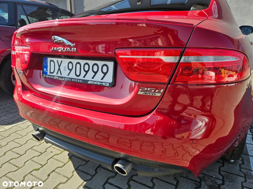 Jaguar XE 2.0 D AWD R-Sport - 10